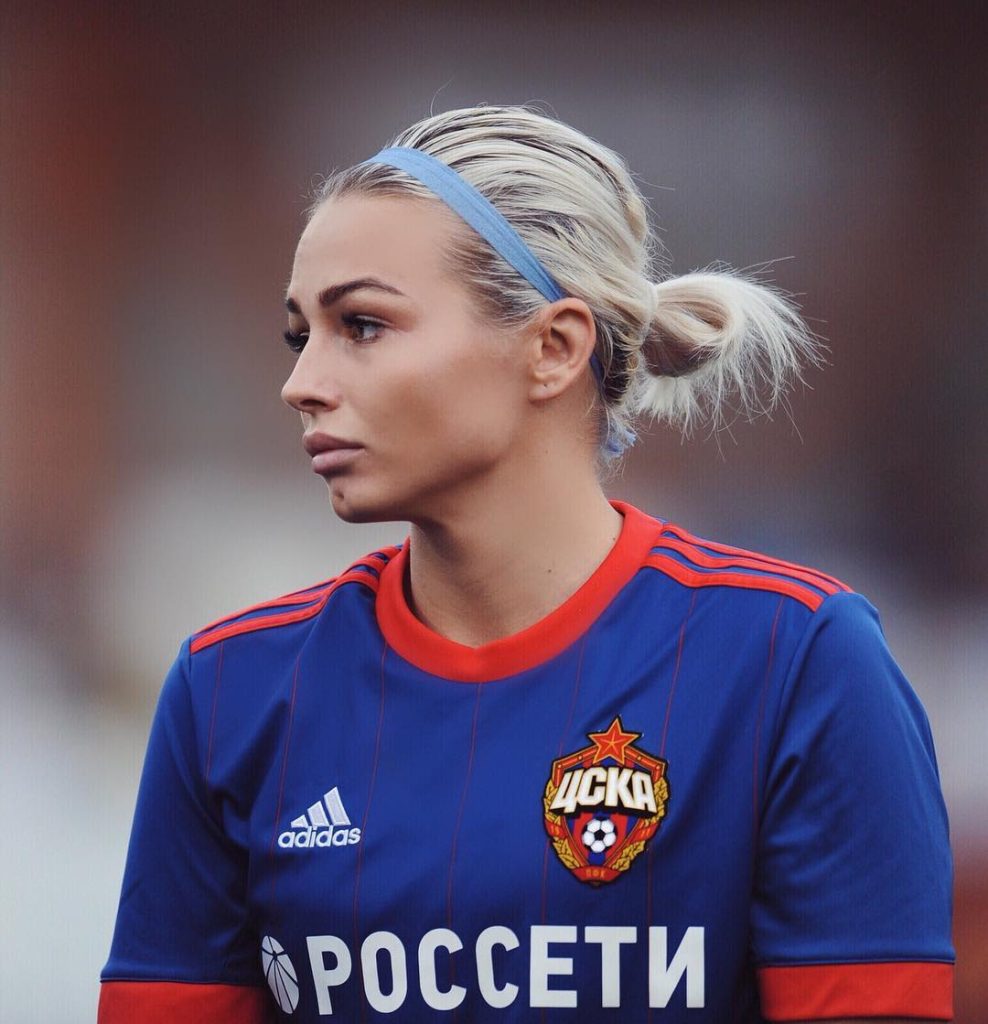Ксения Коваленко - футболистка, которая родила Глушакову третью дочь. Ставка на красоту #19