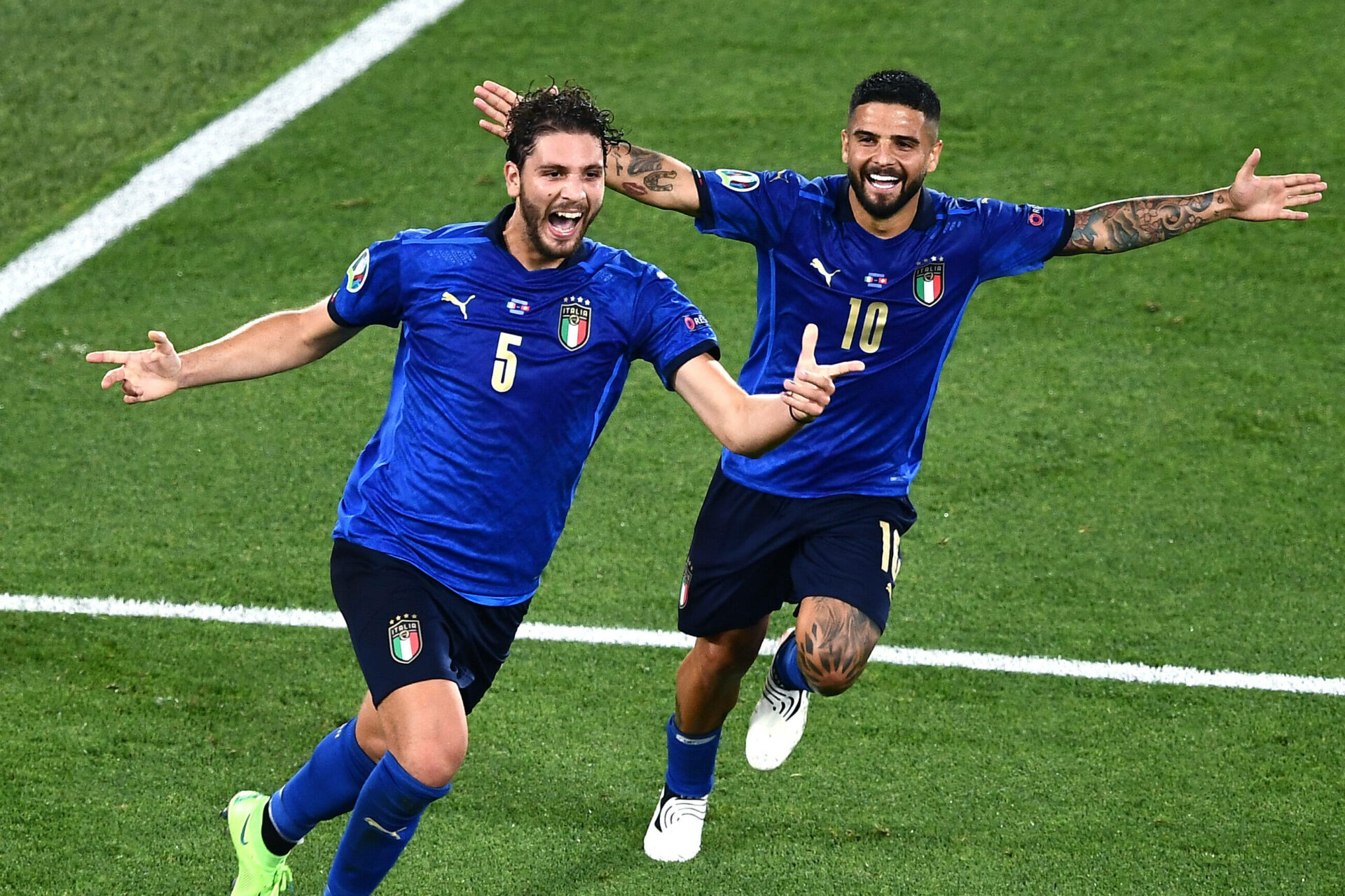 Футбол играл италия. Сборная Италии по футболу. Форма чемпионская сборной Италии по футболу 2021. Команды Италии по футболу. Италия Испания футбол.