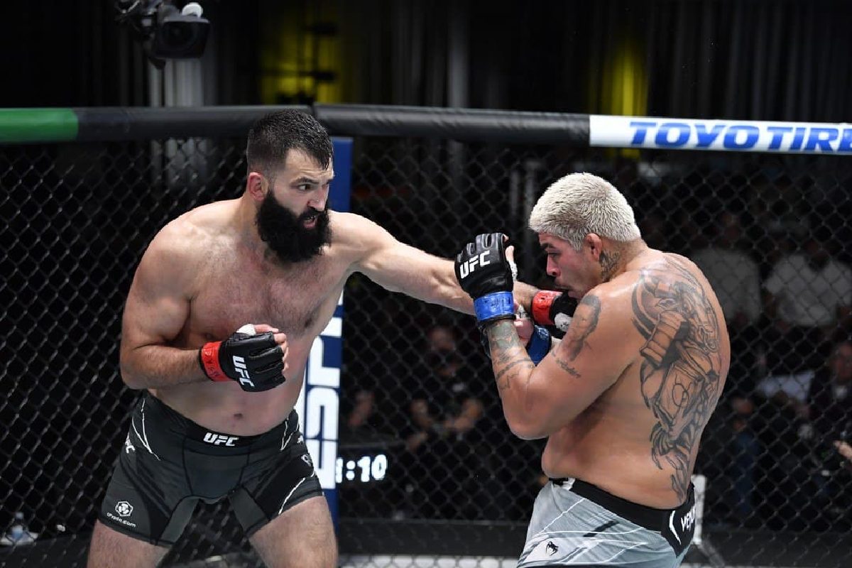 Бой вечера ufc. Andrei Arlovski. Carlos Felipe UFC. Felipe Campos UFC. Юфс белорум белорусский боец.