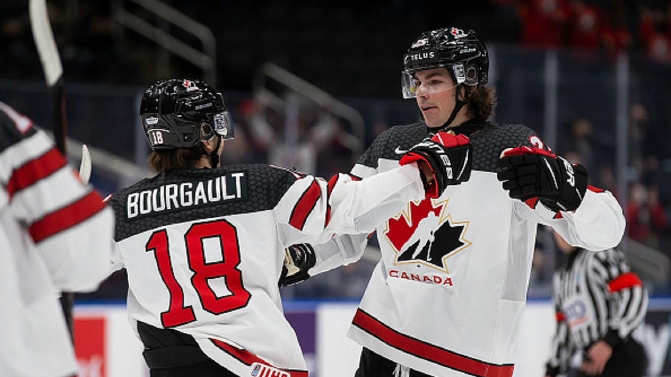 На сколько побед больше одержала сборная канады. Хоккей Канада Канада. Хоккей сборная Канады 2021. Мэтт Томкинсом сборная Канады. Алекс Грант сборная Канады.