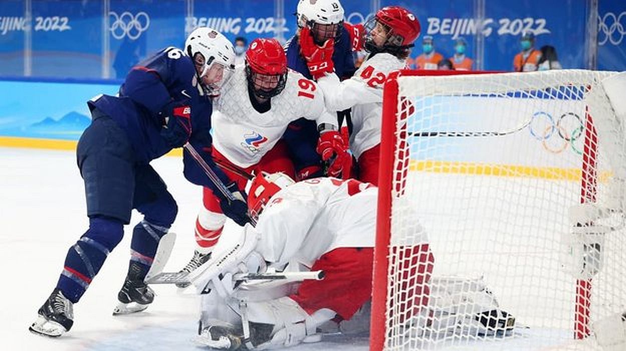 Канадки отказались выходить на матч против российских хоккеисток на ОИ