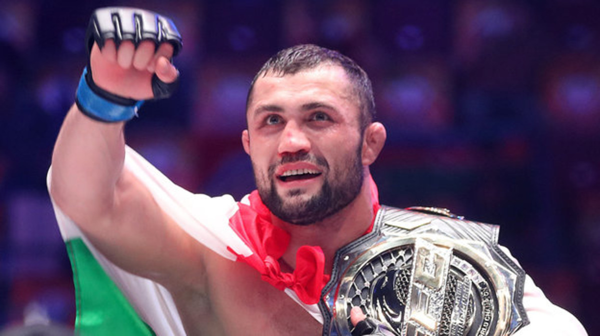 Фаридун одилов биография. Одилов.Хабиб. Одилов Шлеменко воздух. Чемпион one FC В среднем весе. Чемпион one FC В тяжелом весе.