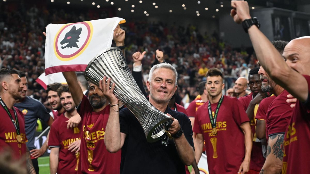 Рома" - первая итальянская команда за 12 лет, взявшая трофей в еврокубках |  ПЛЕЙМЕЙКЕР