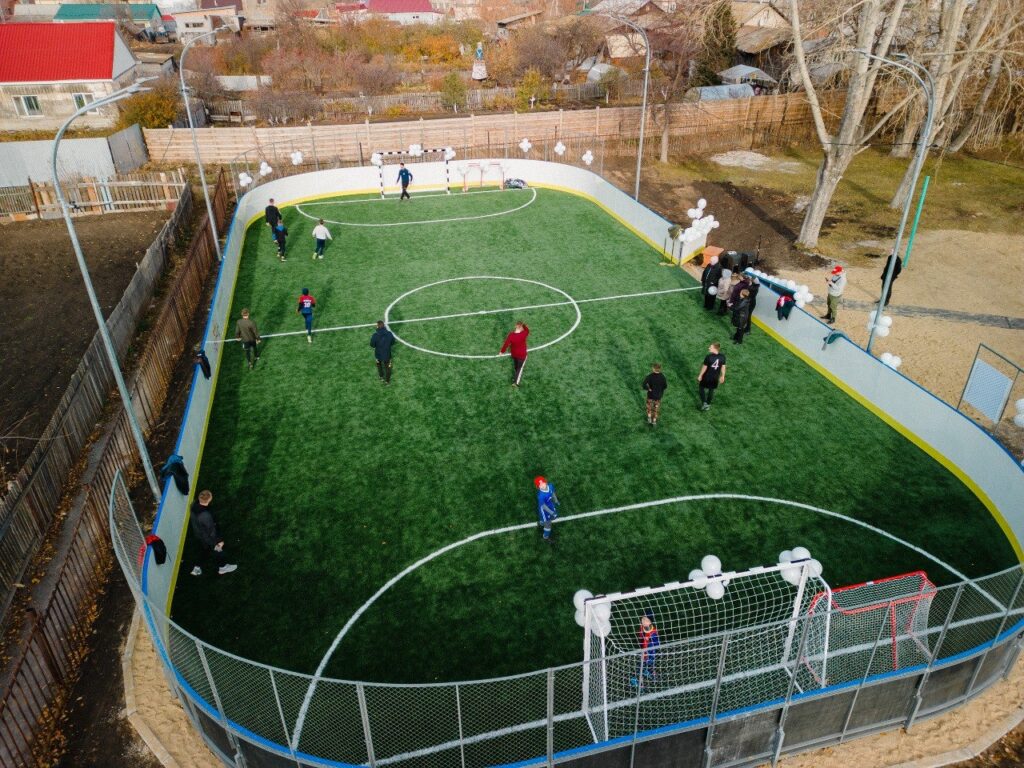 "Лига Ставок", "Созвездие Добра" и ФХР открыли хоккейную площадку в Свердловской области