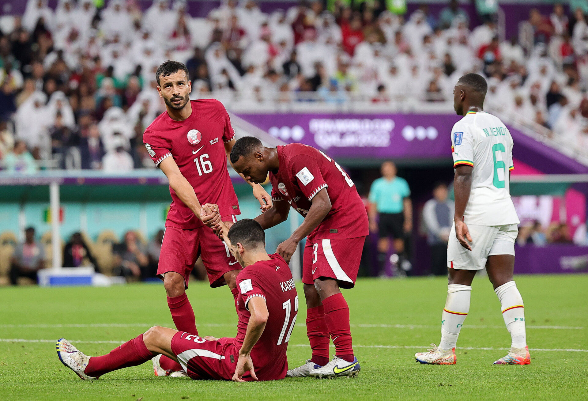 Второй матч чемпионата. Сборная Катара. Футбольный стадион 2022, Катар. Катар Сенегал 25 ноября 2022. Сборная Катара по футболу 2022.