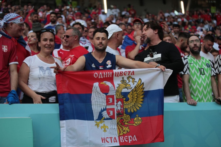 Болельщики Сербии вывесили на трибунах ЧМ объединенный флаг России и Сербии (фото)