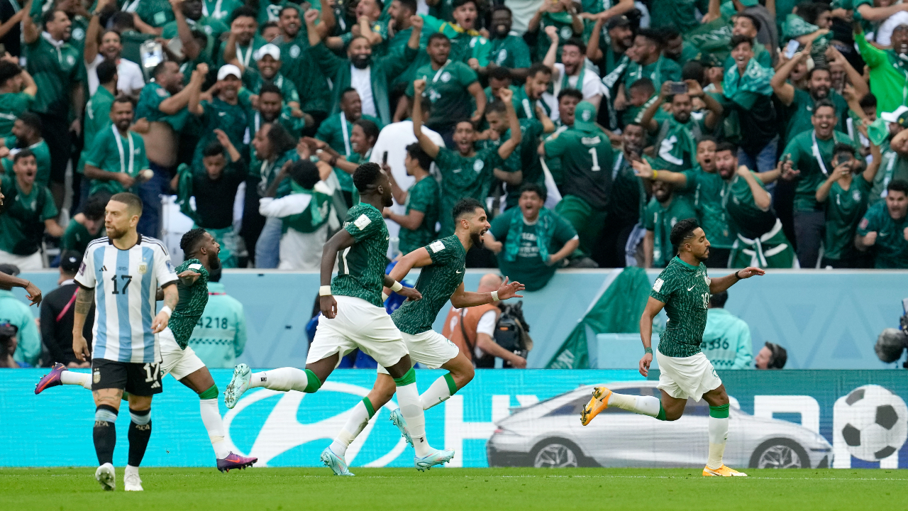 Саудовская аравия премьер лига. Польша - Саудовская Аравия 2-0. Польша Саудовская Аравия. World Cup 2022 Fans. Польша - Саудовская Аравия p. Zielinski.