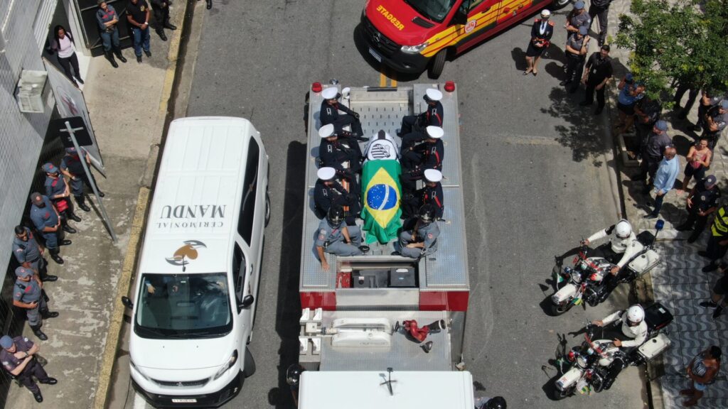Бразилия попрощалась с Королем футбола Пеле. Как это было