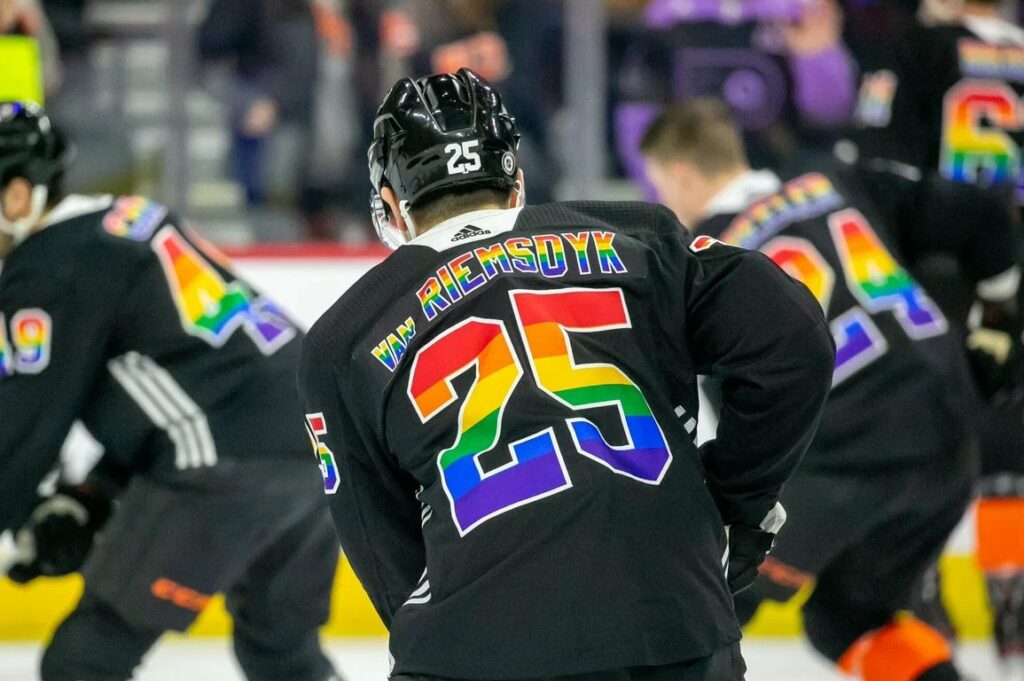 Проворов - герой! Как российский хоккеист отказался выходить на лед в ЛГБТ-свитере