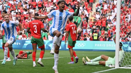 Матч Аргентина — Марокко обернулся скандалом, а Файзуллаев привез пенальти от Испании! Во Франции стартовала Олимпиада